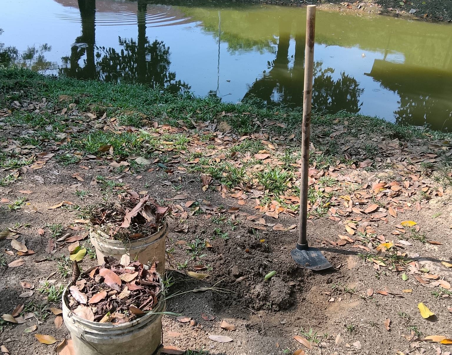 Mentransformasi Sisa Makanan Menjadi Emas Hitam di Sungai Setia Indah 11, Setia Alam