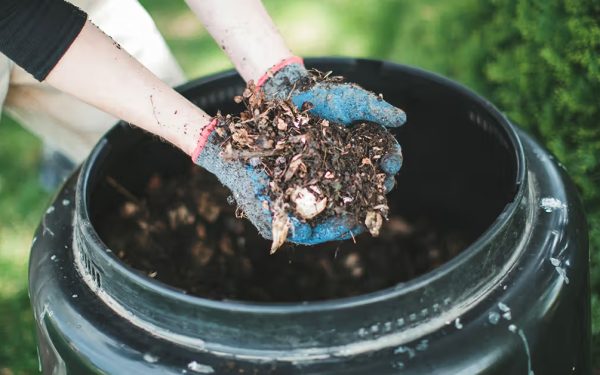 Plogging Sambil Kompos: Gaya Hidup Lestari Komuniti Setia Alam